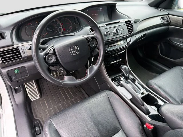 Used 2017  Honda Sport Special Edition image 9