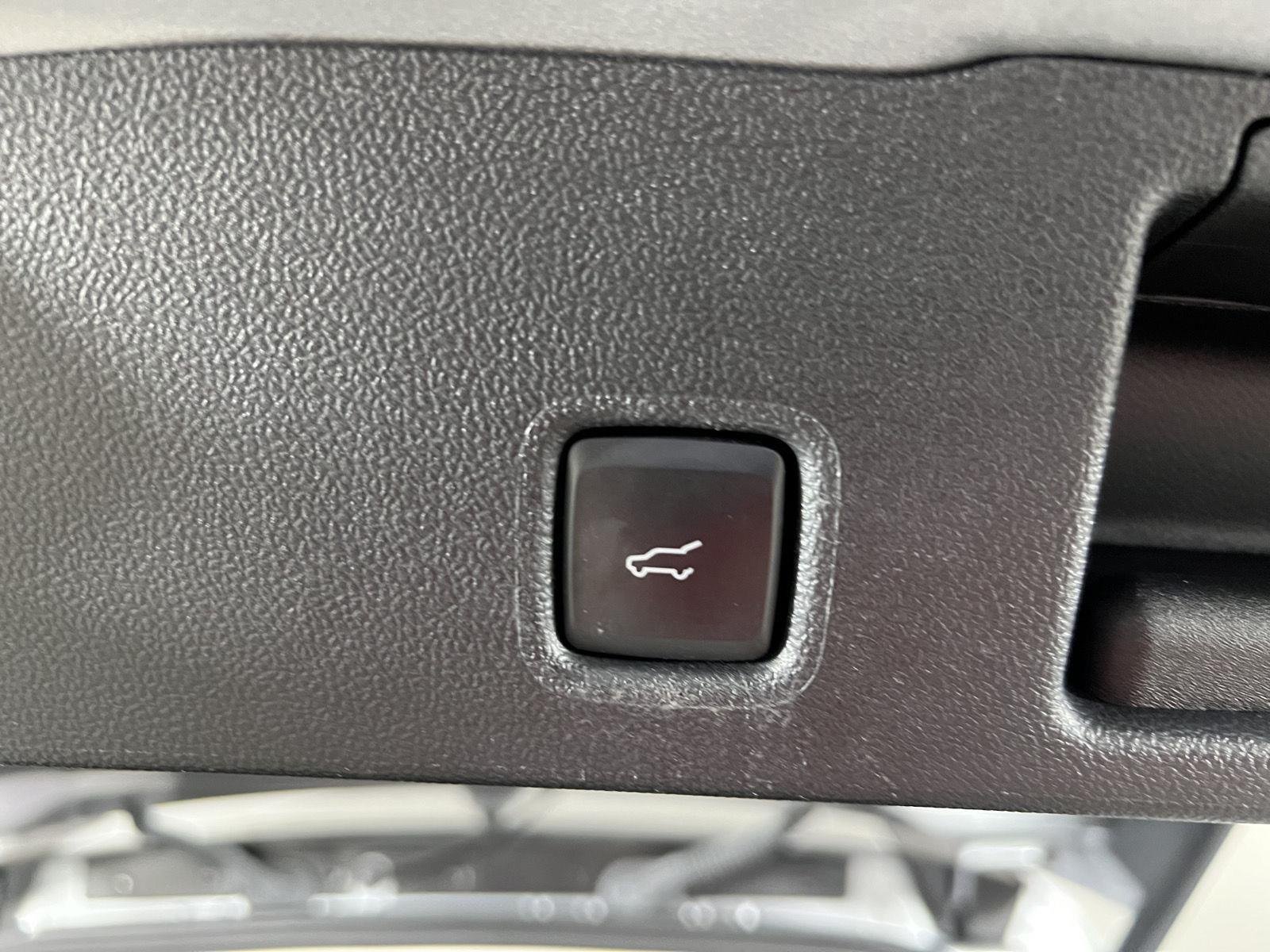 Used 2023 Iconic Silver Ford Active image 25