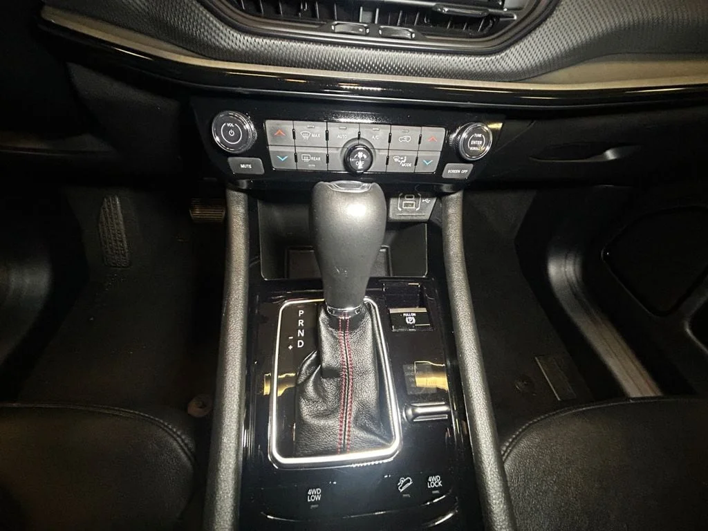 Used 2025 Bright White Jeep Trailhawk image 11