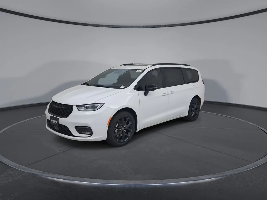 New 2026 Bright White Clear-Coat Exterior Paint Chrysler Limited image 7
