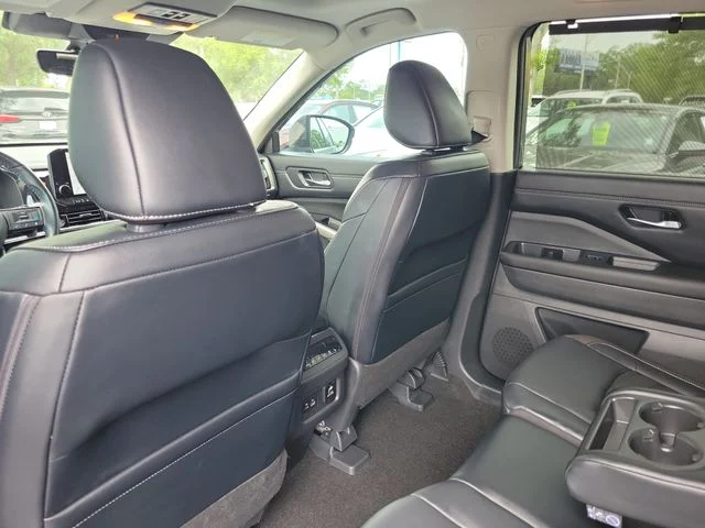 Used 2023 Gray Nissan Platinum image 29