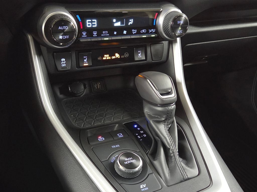 Used 2023 Black Toyota XLE Premium image 26