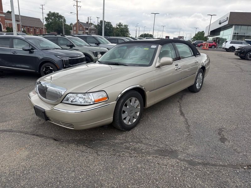 Used 2005 Beige Lincoln Signature image 3
