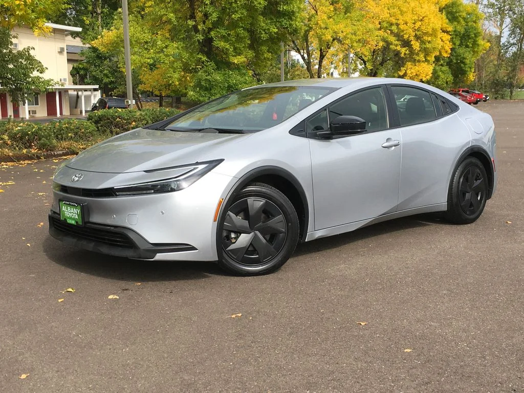 2025 Toyota Prius LE