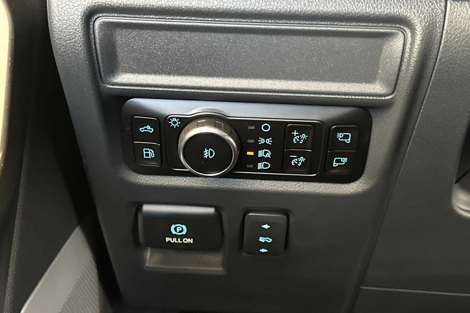 Used 2025 Red Ford Lariat image 29