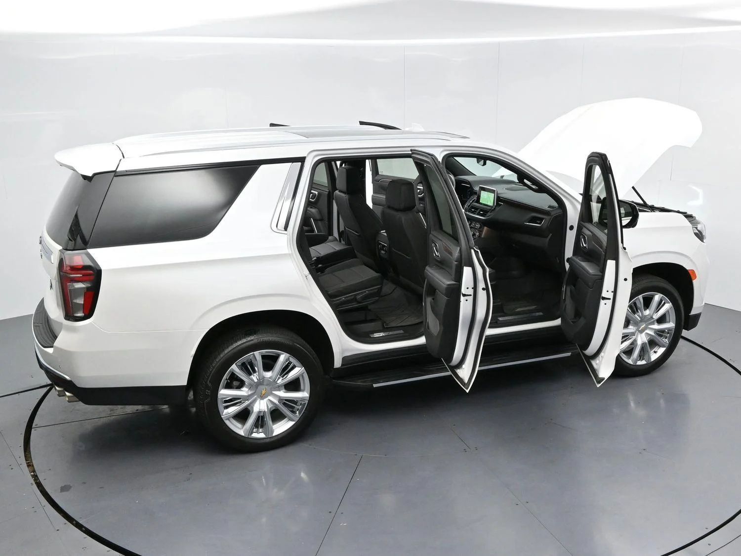 Used 2024 Iridescent Pearl Tricoat Chevrolet High Country image 42