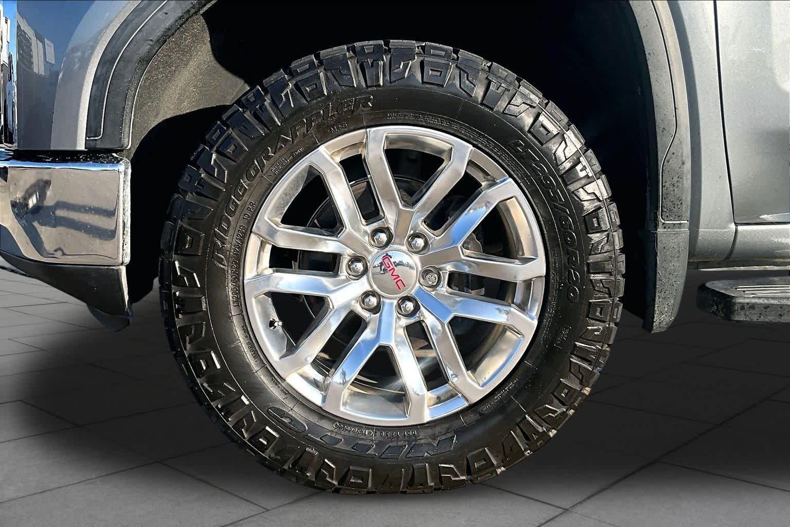 Used 2020 Satin Steel Metallic GMC SLT image 11