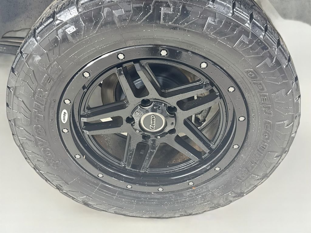 Used 2018 Bright White Clearcoat Ram SLT image 36