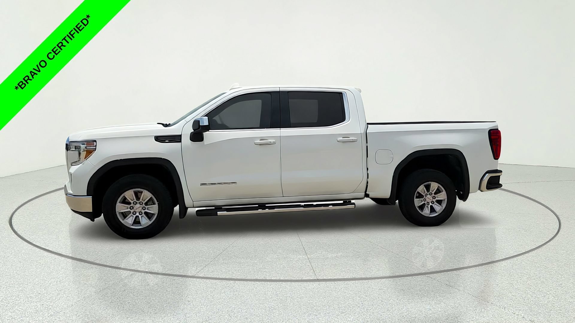Used 2021 SUMMIT WHITE GMC SLE image 4