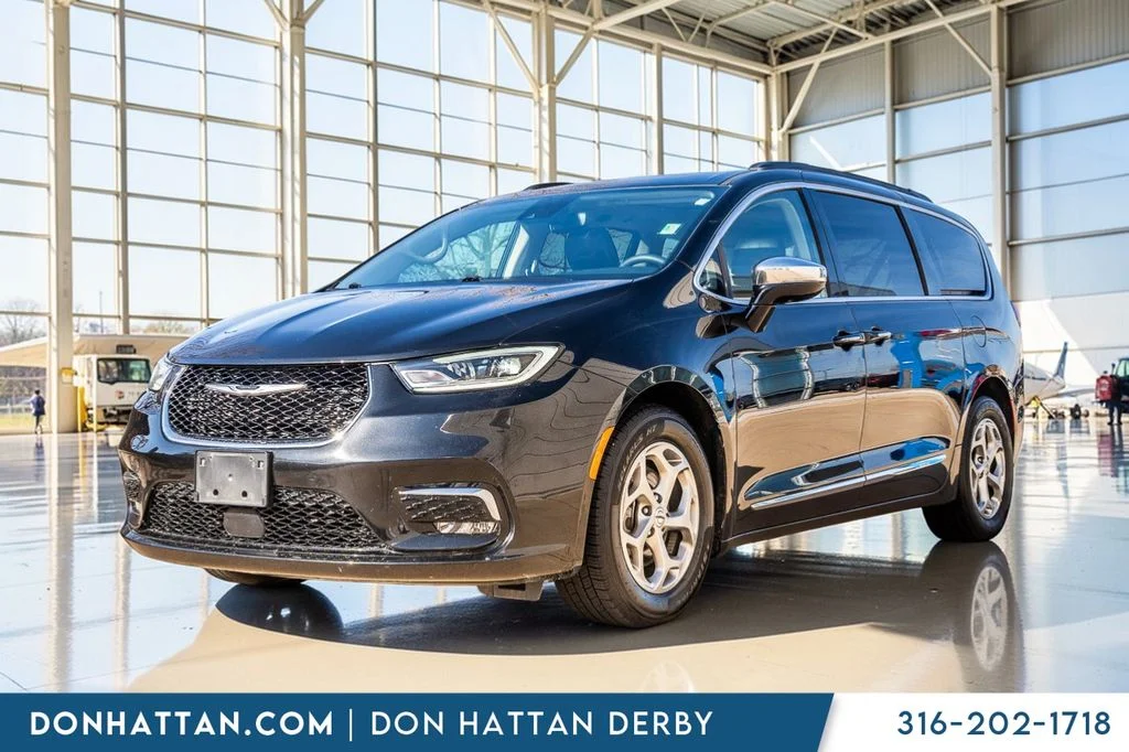 2023 Chrysler Pacifica Limited's photo