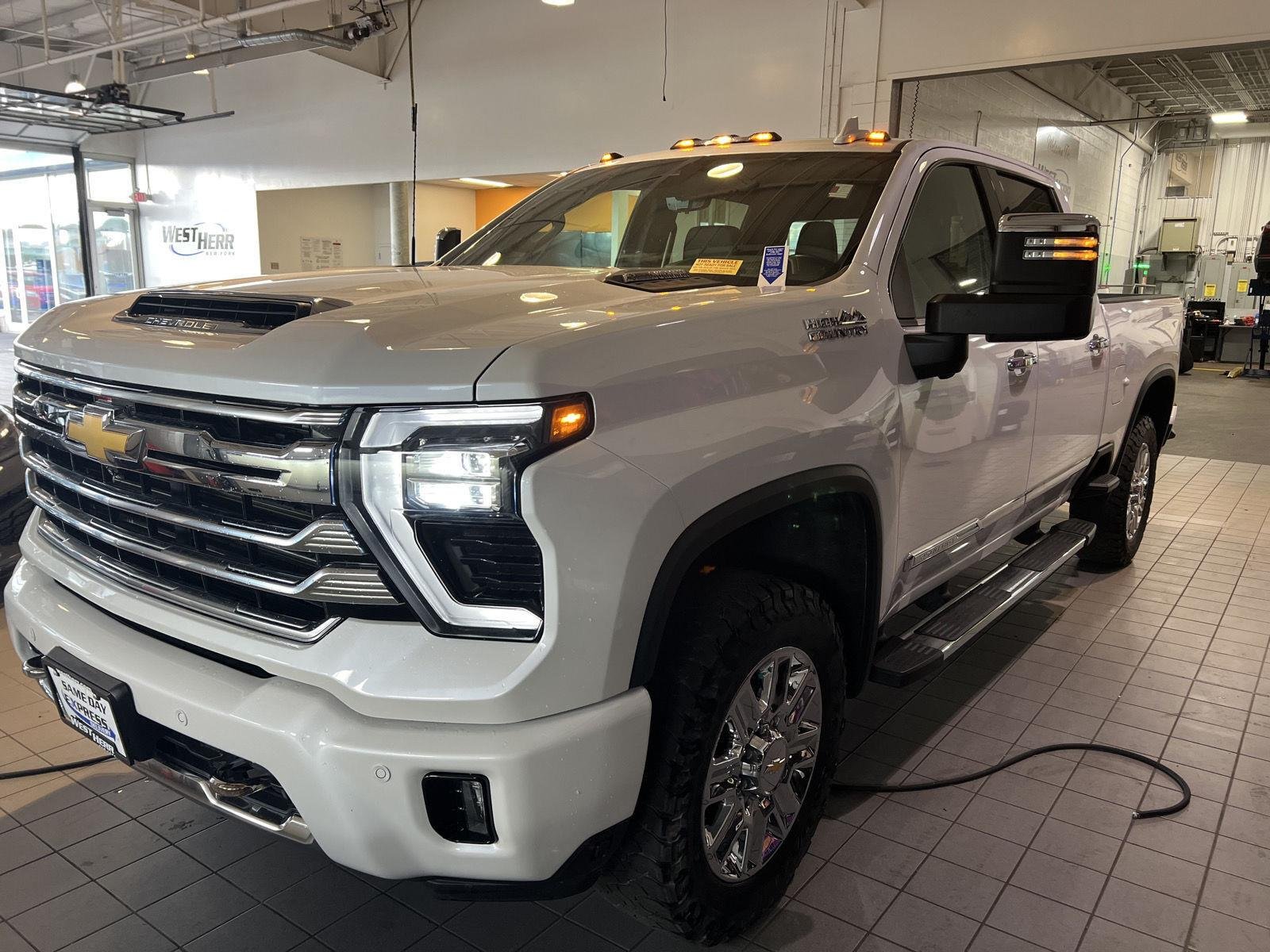 Used 2024 Iridescent Pearl Tricoat Chevrolet High Country image 4