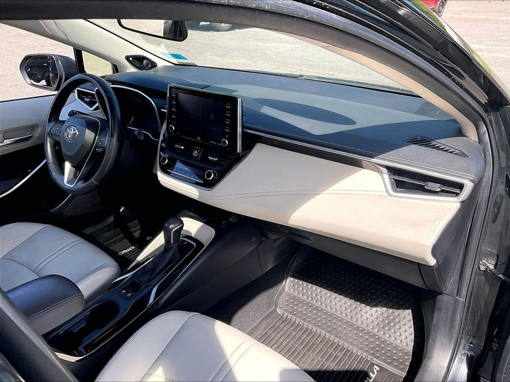 Used 2020 Black Toyota XLE image 14