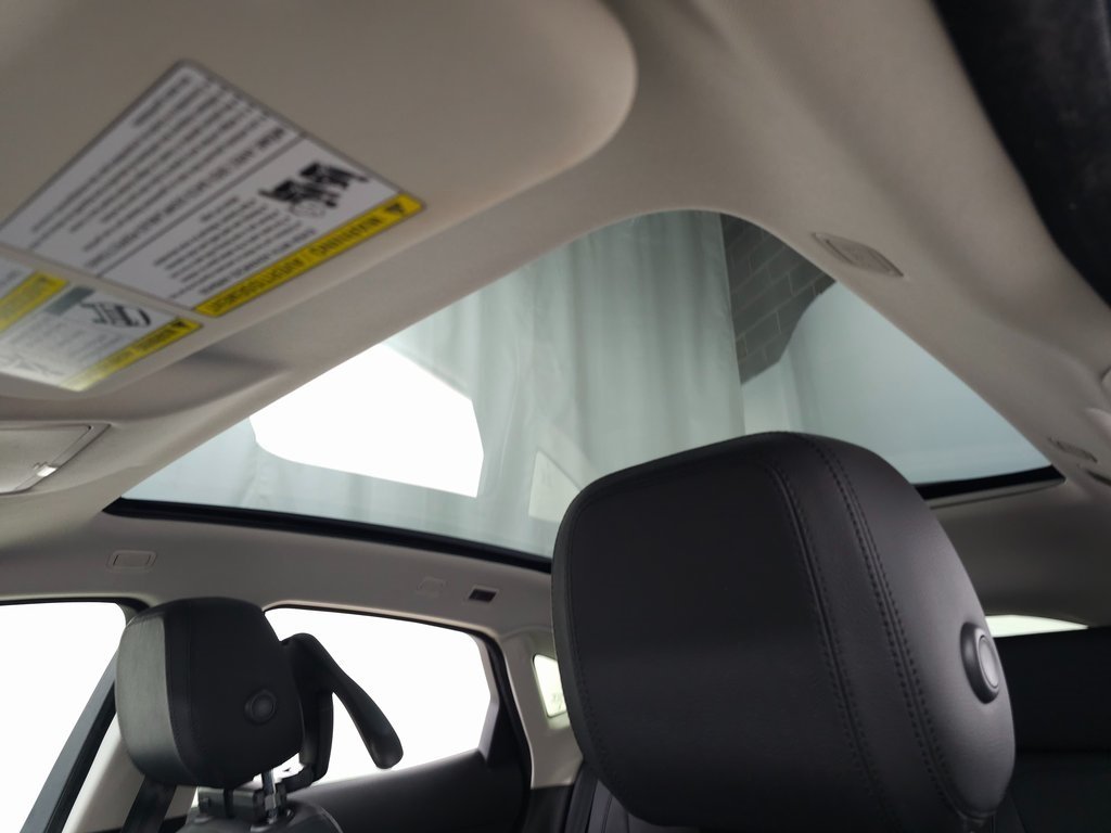 2020 JAGUAR E-PACE - Image 17