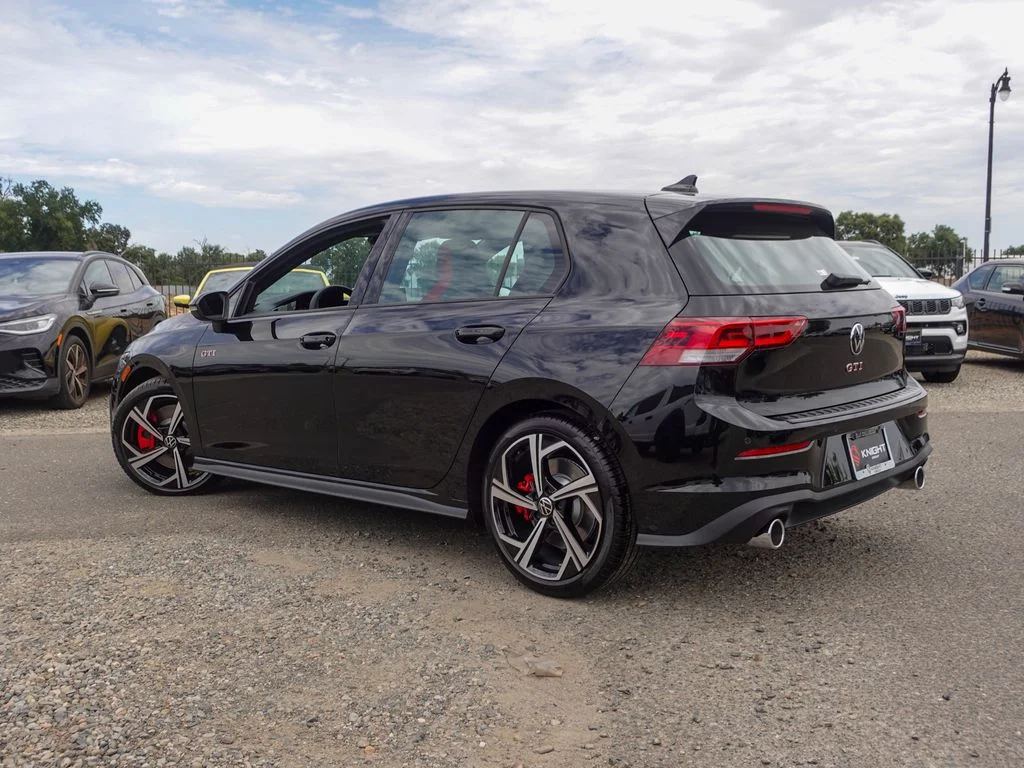 New 2026 Mythos Black Metallic Volkswagen 2.0T SE image 10