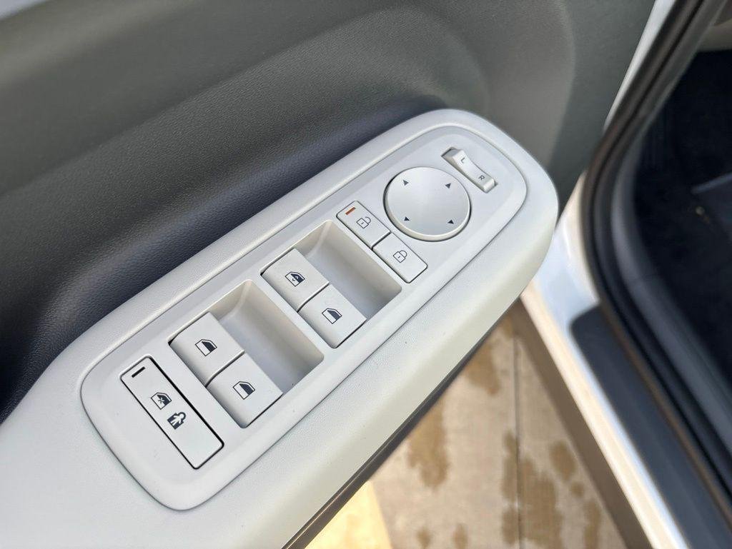 New 2026 White Hyundai SE image 16