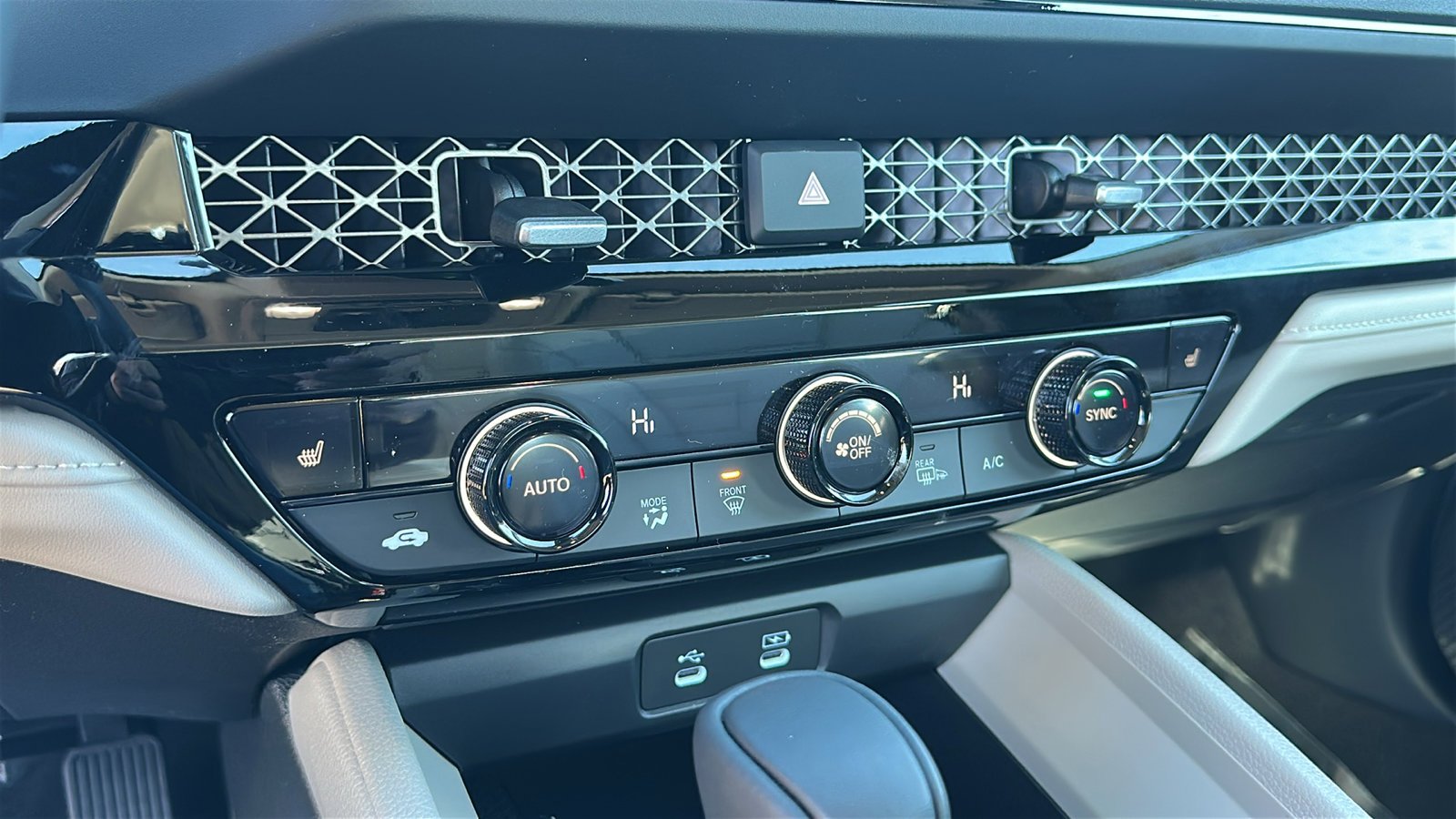 2025 Honda Accord Hybrid EX-L - Photo 14