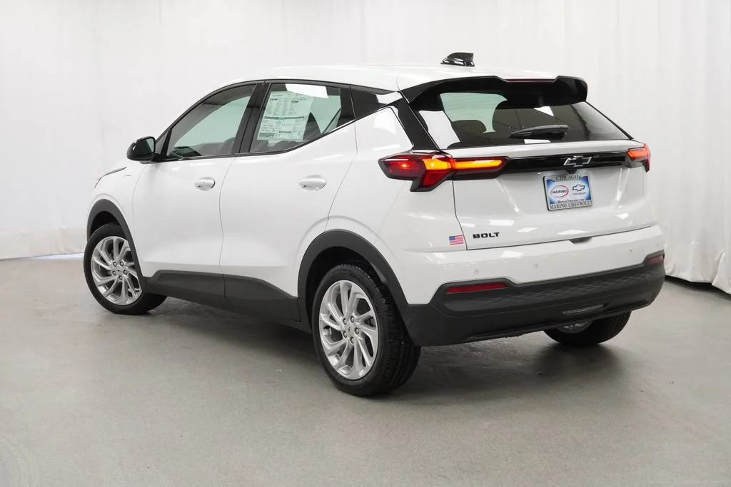 New 2027 Summit White Chevrolet LT image 2