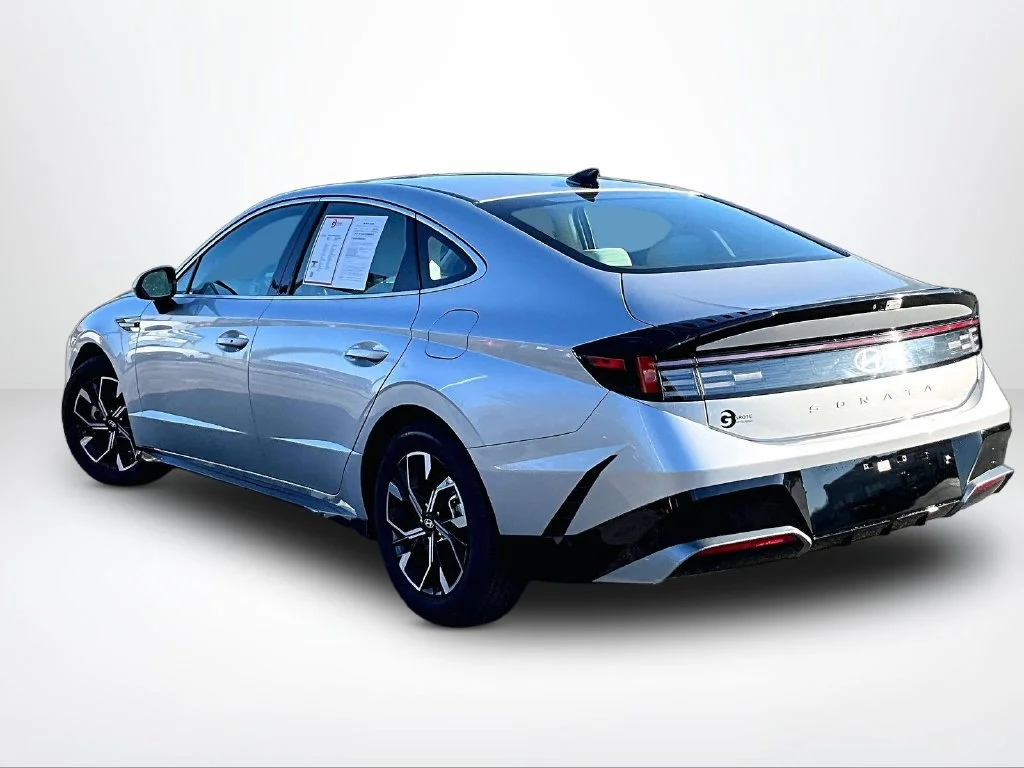 Used 2025 Silver Hyundai SEL image 14