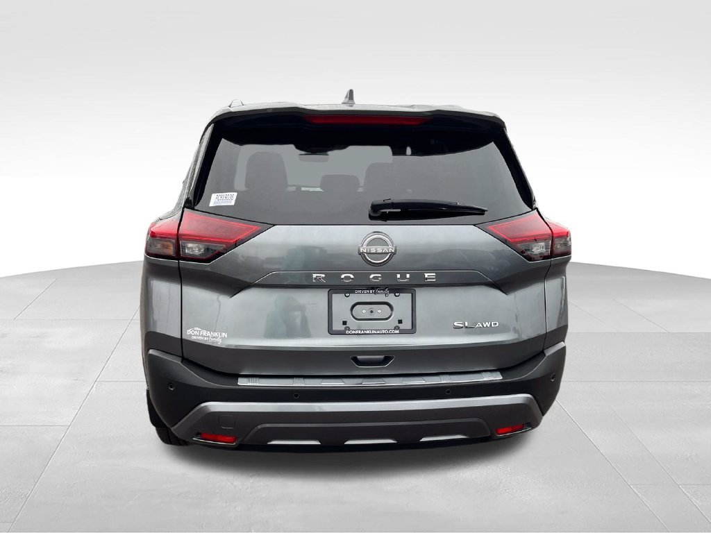 Used 2023 Gray Nissan SL image 4