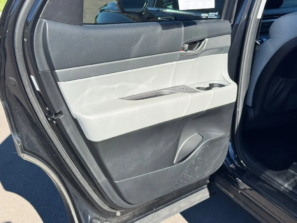 Used 2025 White Hyundai SEL image 18