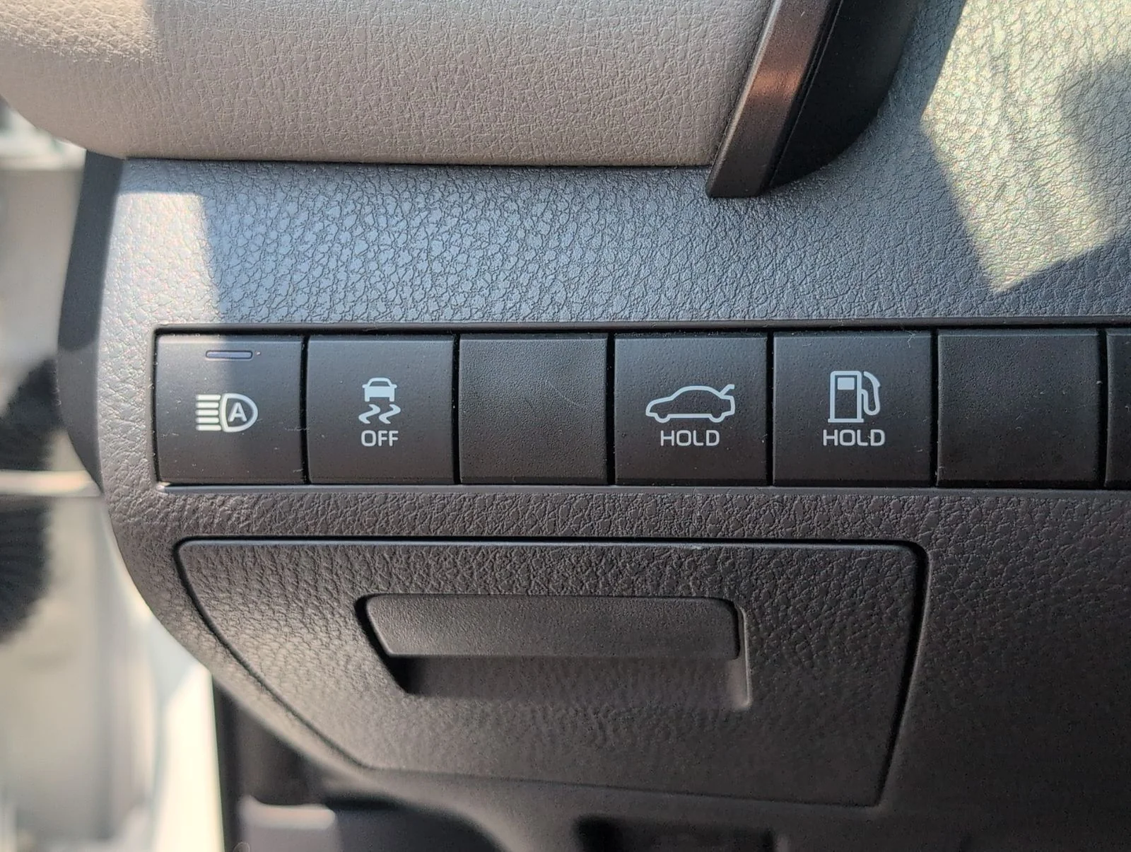 Used 2021 White Toyota LE image 27
