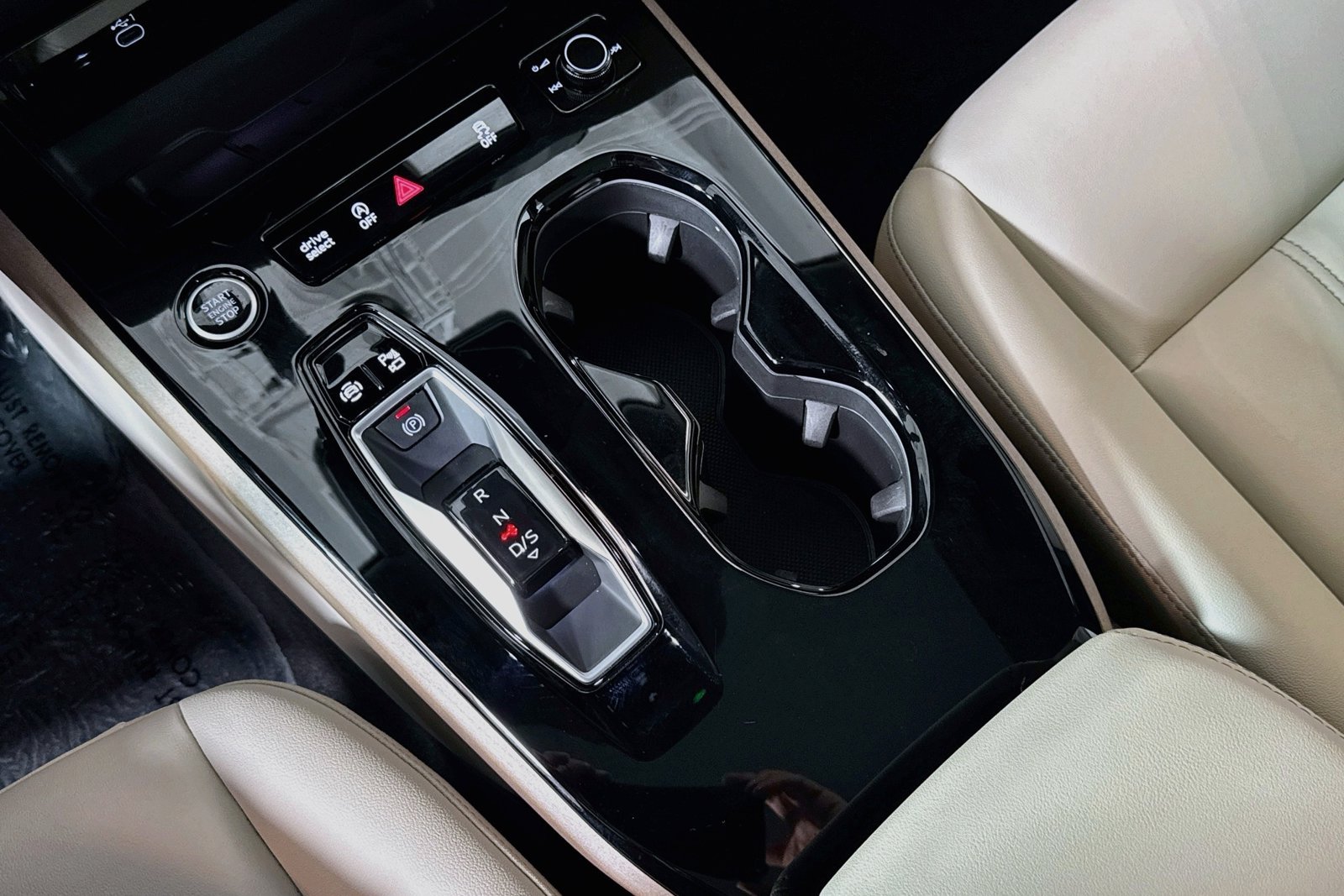 Used 2025 Arkona White Audi Premium image 15