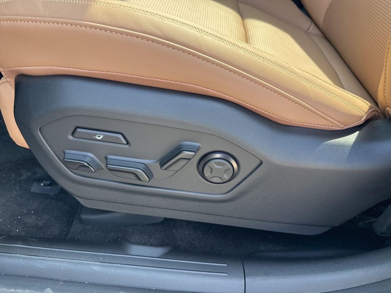 New 2026 White Hyundai Calligraphy AWD image 92