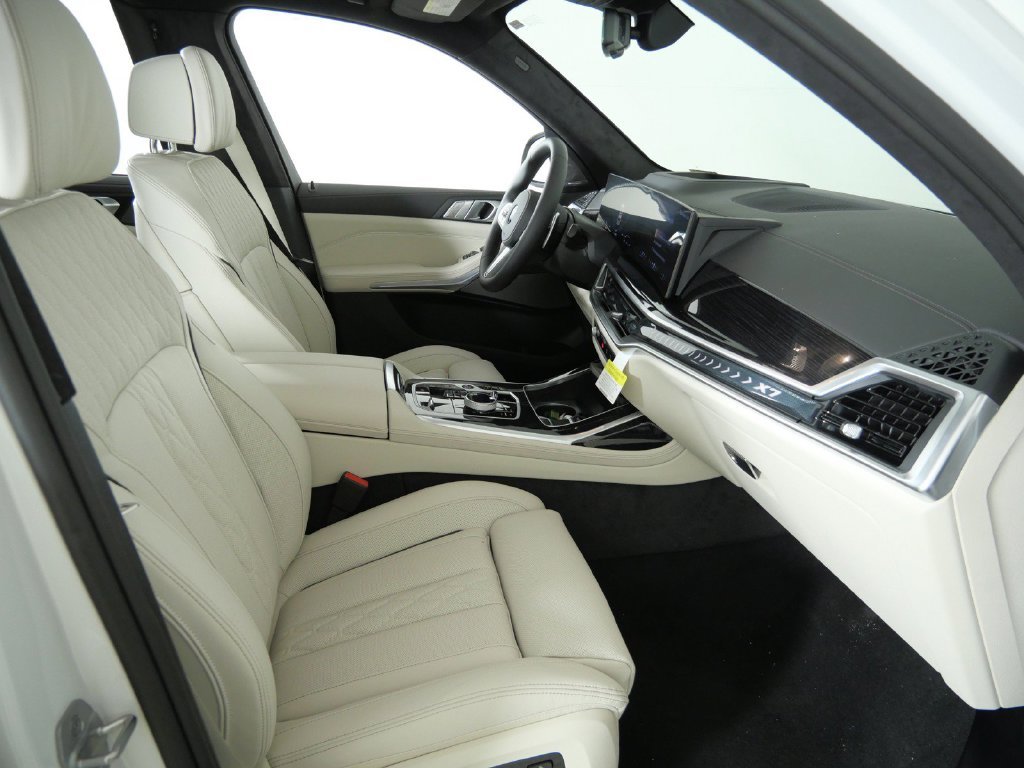 Used 2027 White BMW xDrive40i image 21