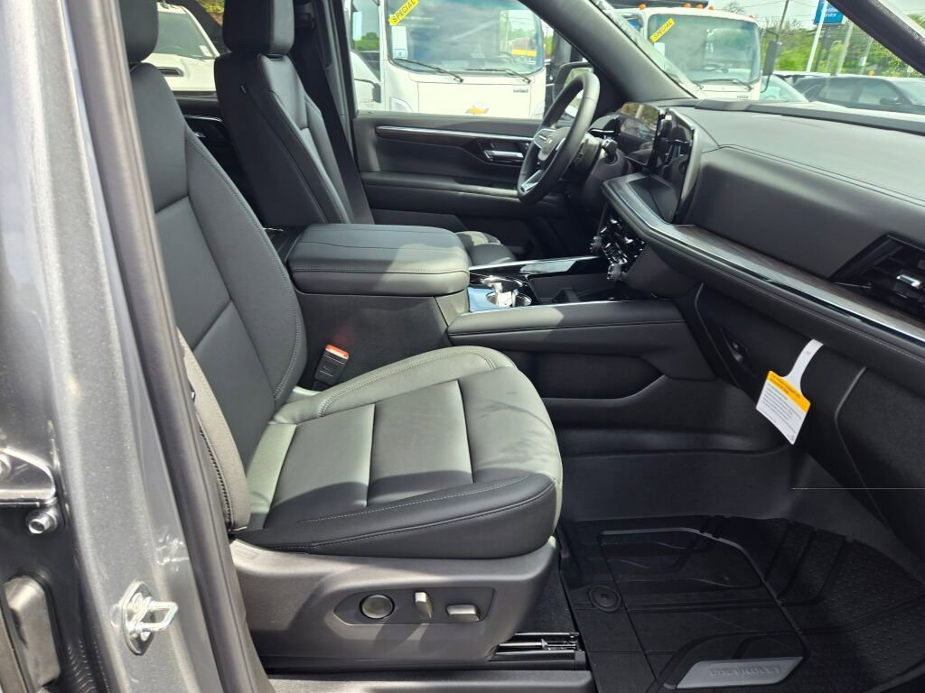 New 2026 Sterling Gray Metallic Chevrolet LT image 4