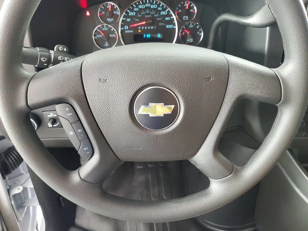 2025 Chevrolet Express Cargo Work Van - Photo 20