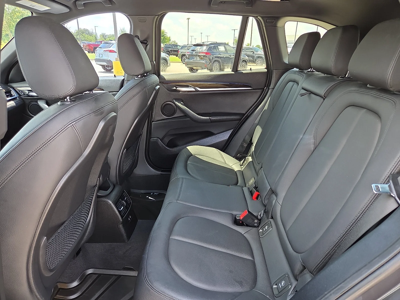 Used 2022 Mineral Grey Metallic BMW xDrive28i image 10