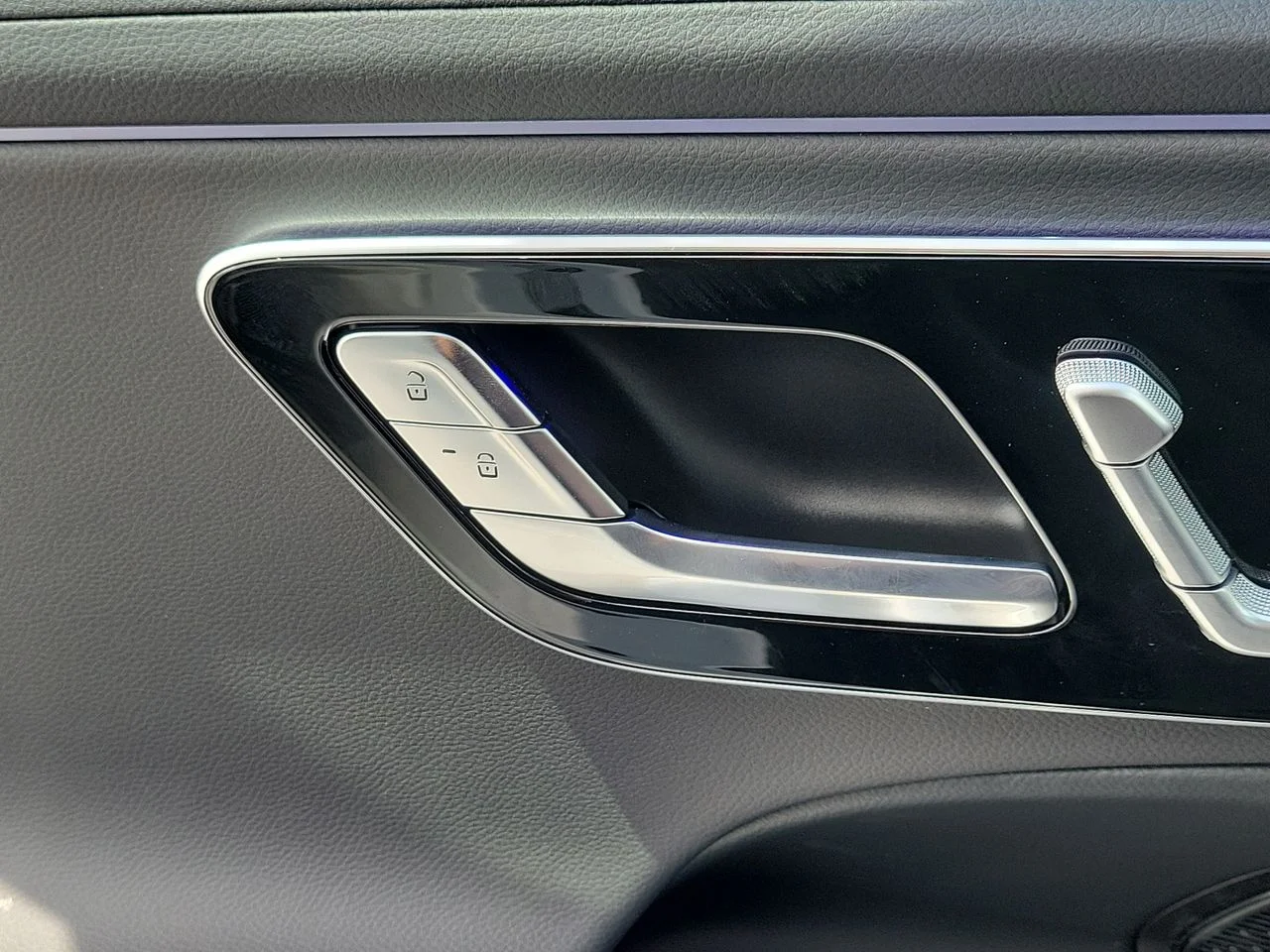 2026 Mercedes-Benz E-Class E350 - Photo 28