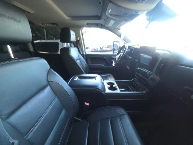 Used 2019 White GMC Denali image 14