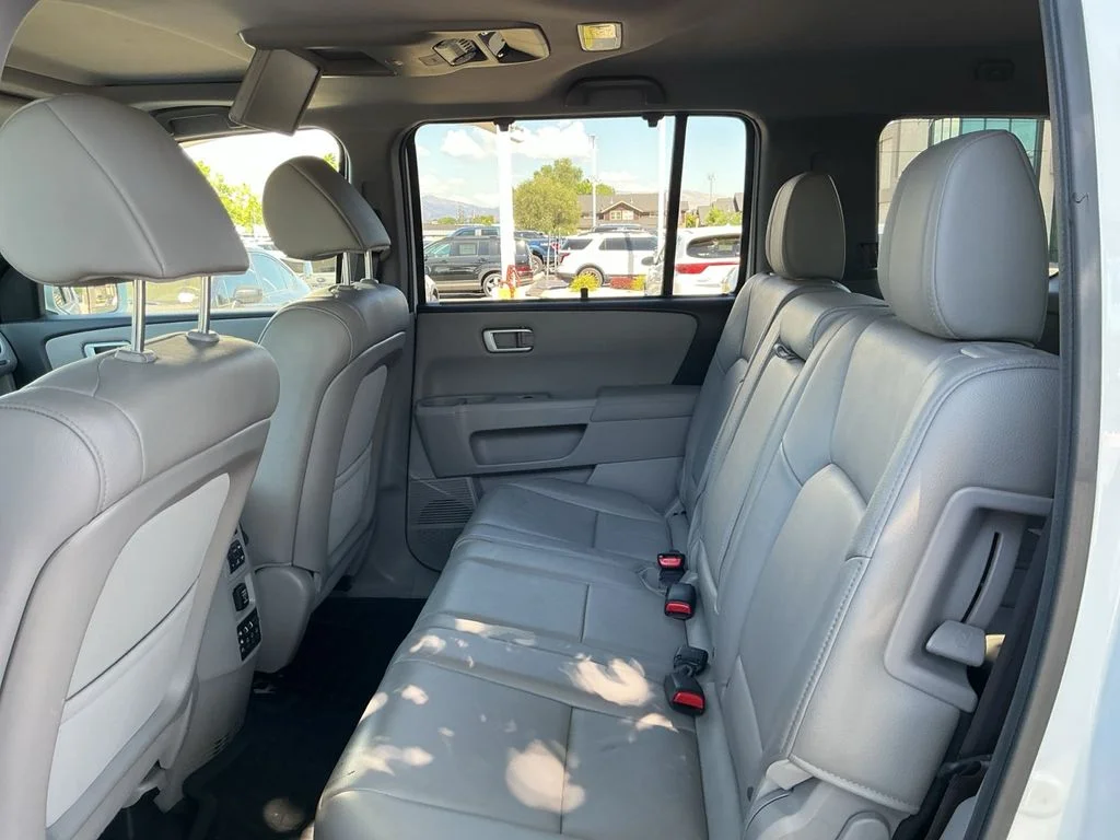 Used 2013 White Honda Touring image 22