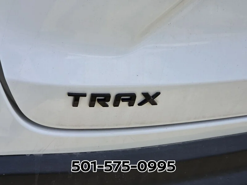 Used 2024 Summit White CHEVROLET 2RS image 9
