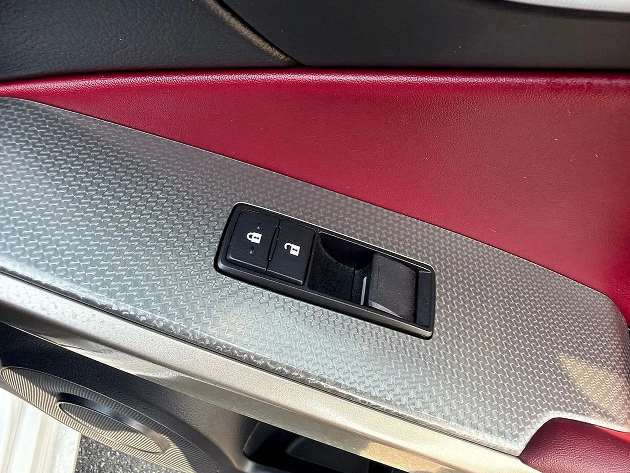 Used 2016  Lexus 350 image 34