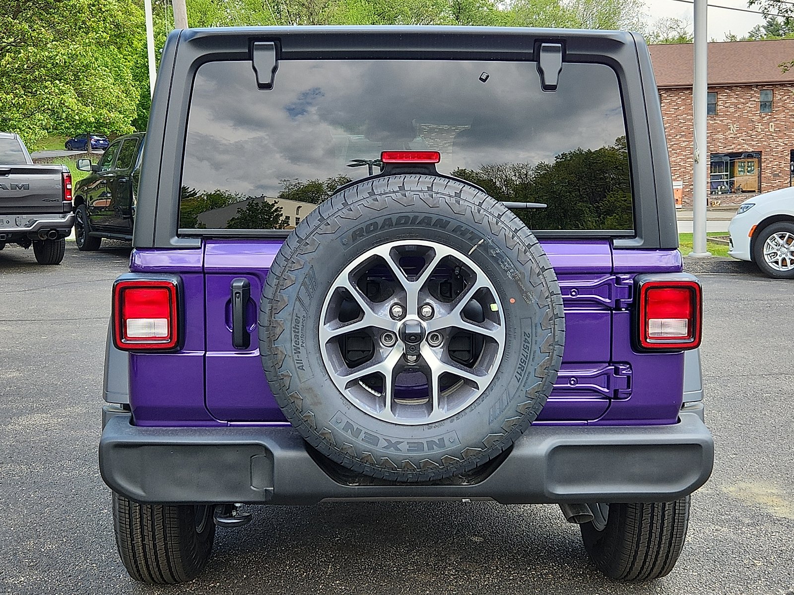 New 2026 Reign Exterior Paint Jeep Sport S image 5