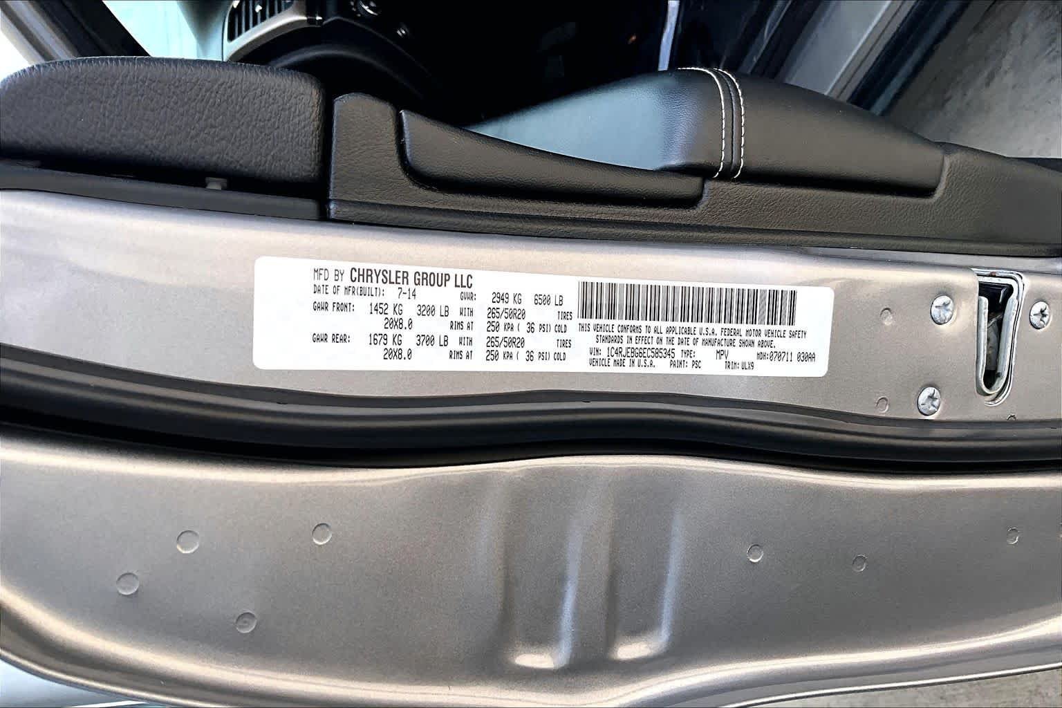 Used 2014 Billet Silver Metallic Clearcoat Jeep Limited image 28