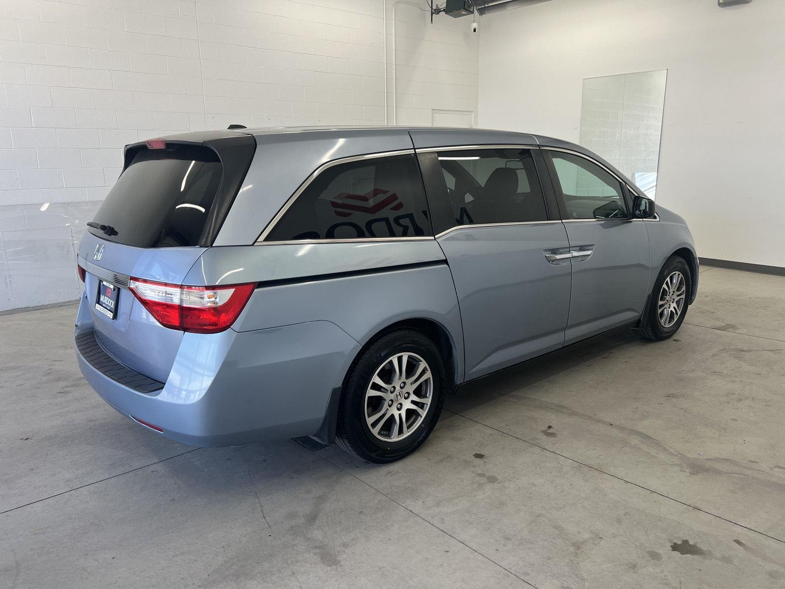 Used 2011 Alabaster Silver Metallic Honda EX-L image 4