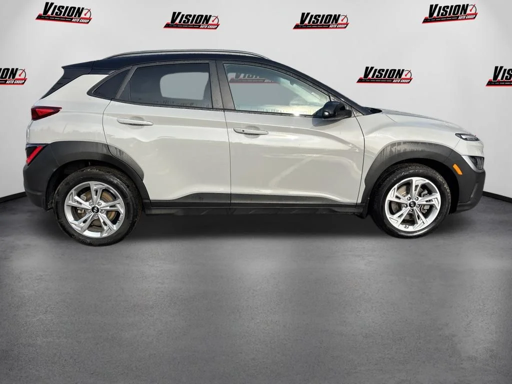 Used 2022 Silver Hyundai SEL image 4