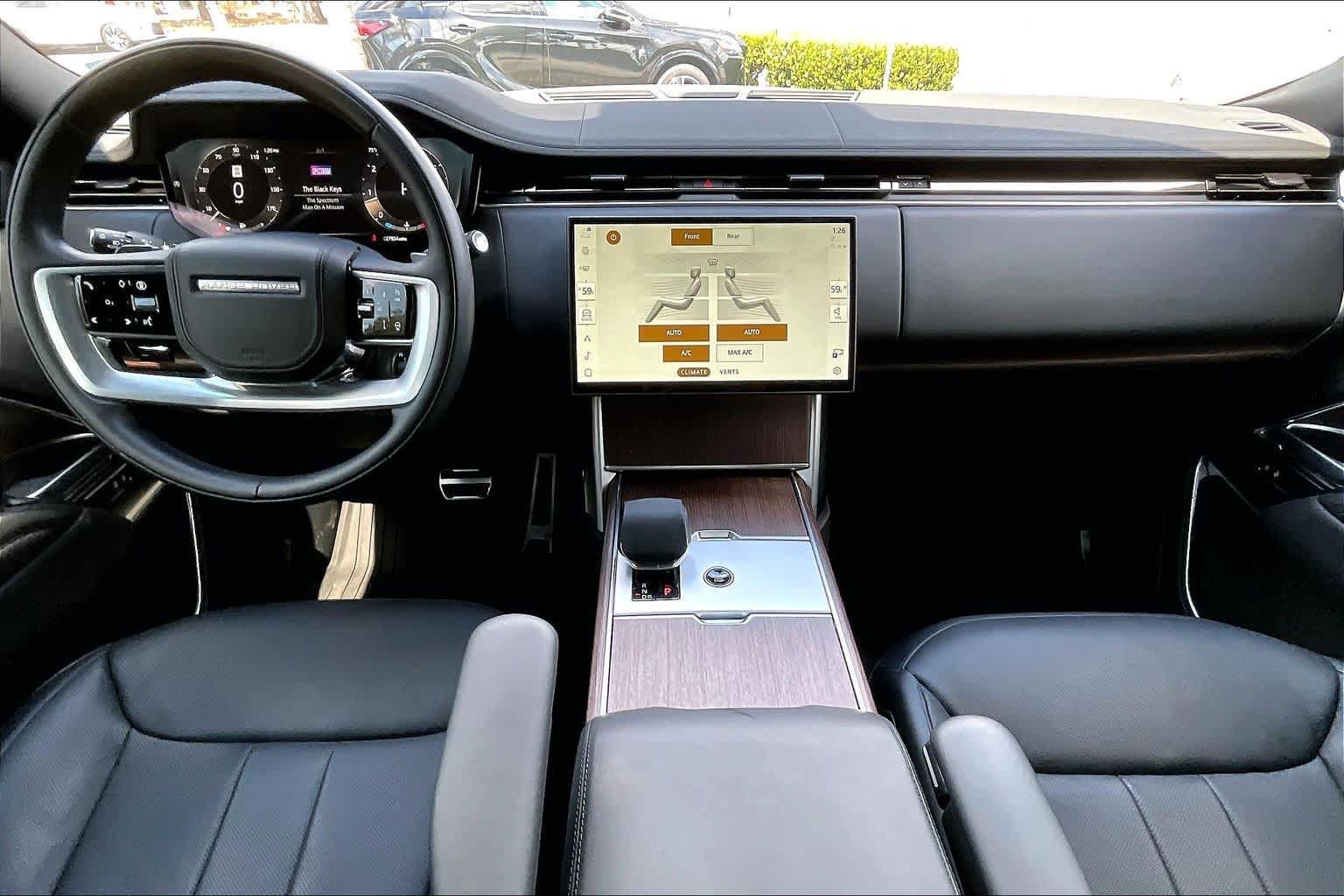Used 2025 Hakuba Silver Metallic Land Rover SE image 27
