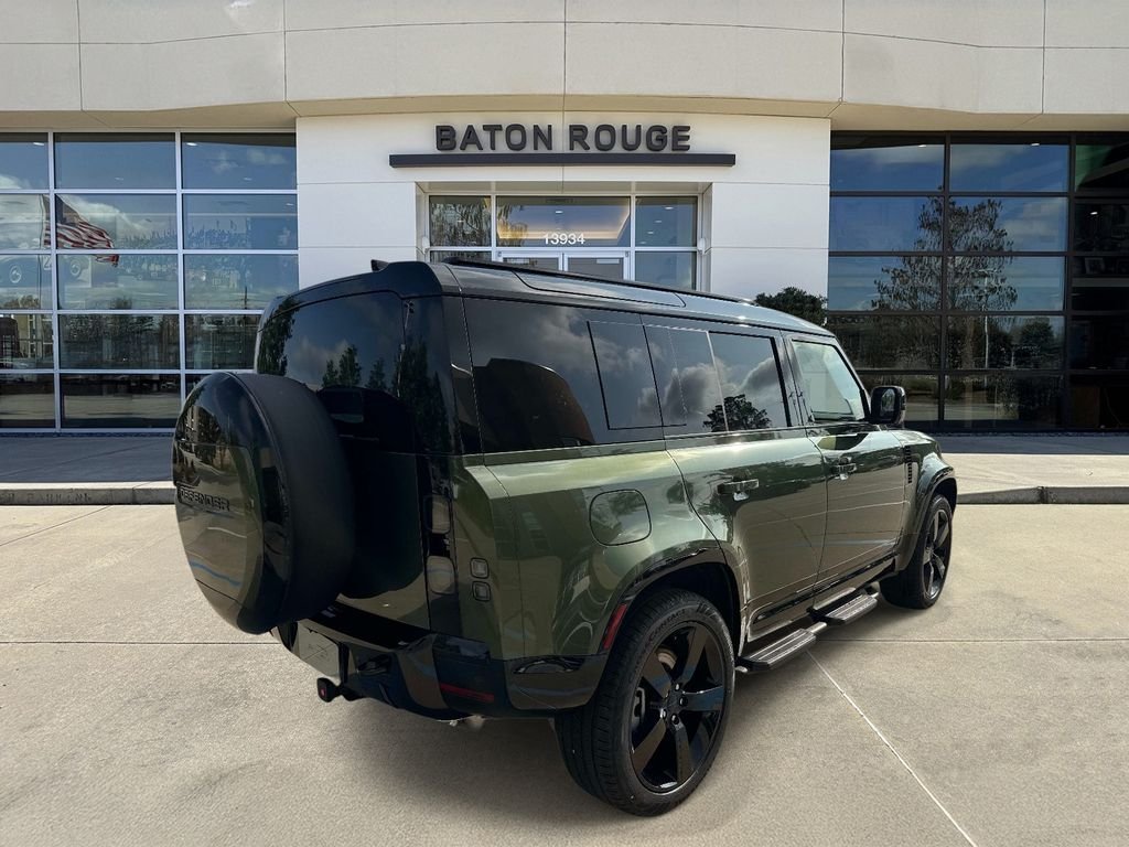 New 2026 Woolstone Green Land Rover X-Dynamic SE image 3