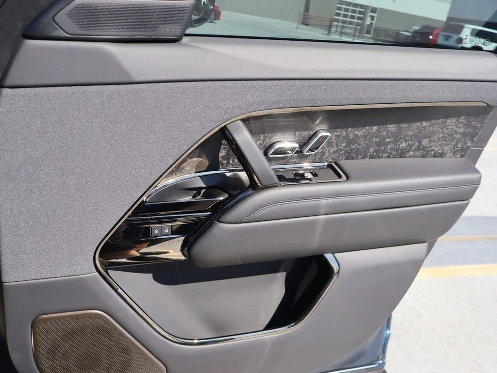 Certified Used 2025 Blue Nebula in Matte Land Rover SV Edition Two image 18