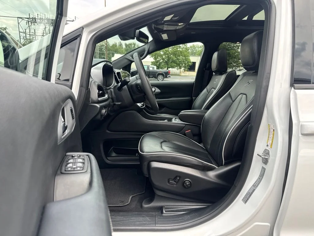 2025 Chrysler Pacifica Limited - Photo 13