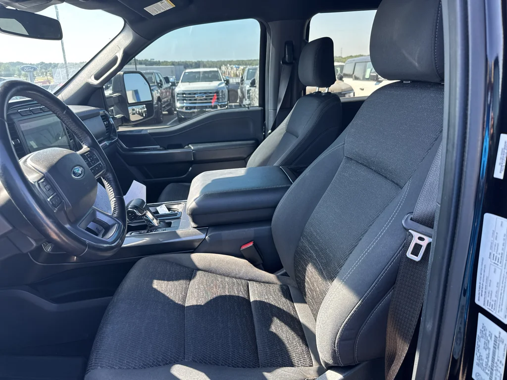 Used 2022 Agate Black Metallic Ford XLT image 11