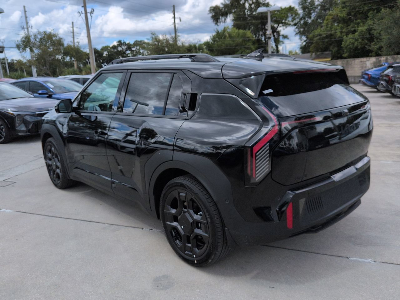 New 2027 Aurora Black Pearl Kia Land image 6