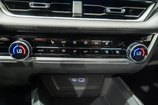 New 2027 Summit White Chevrolet LT image 21