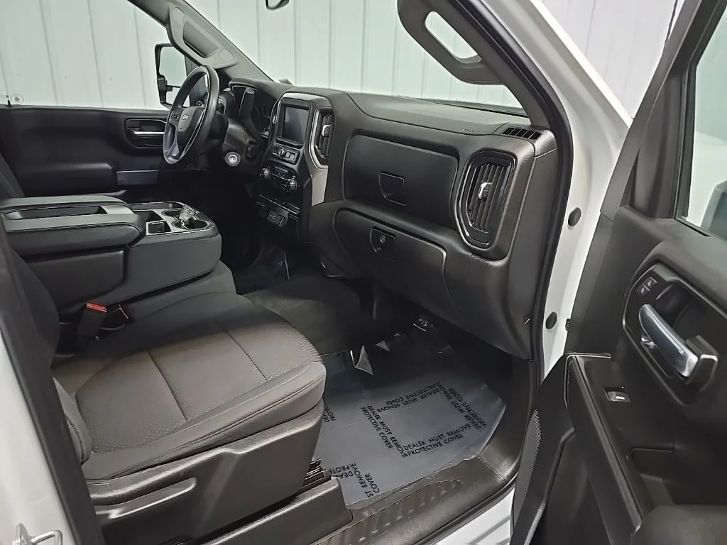 Used 2021 White Chevrolet Custom image 15