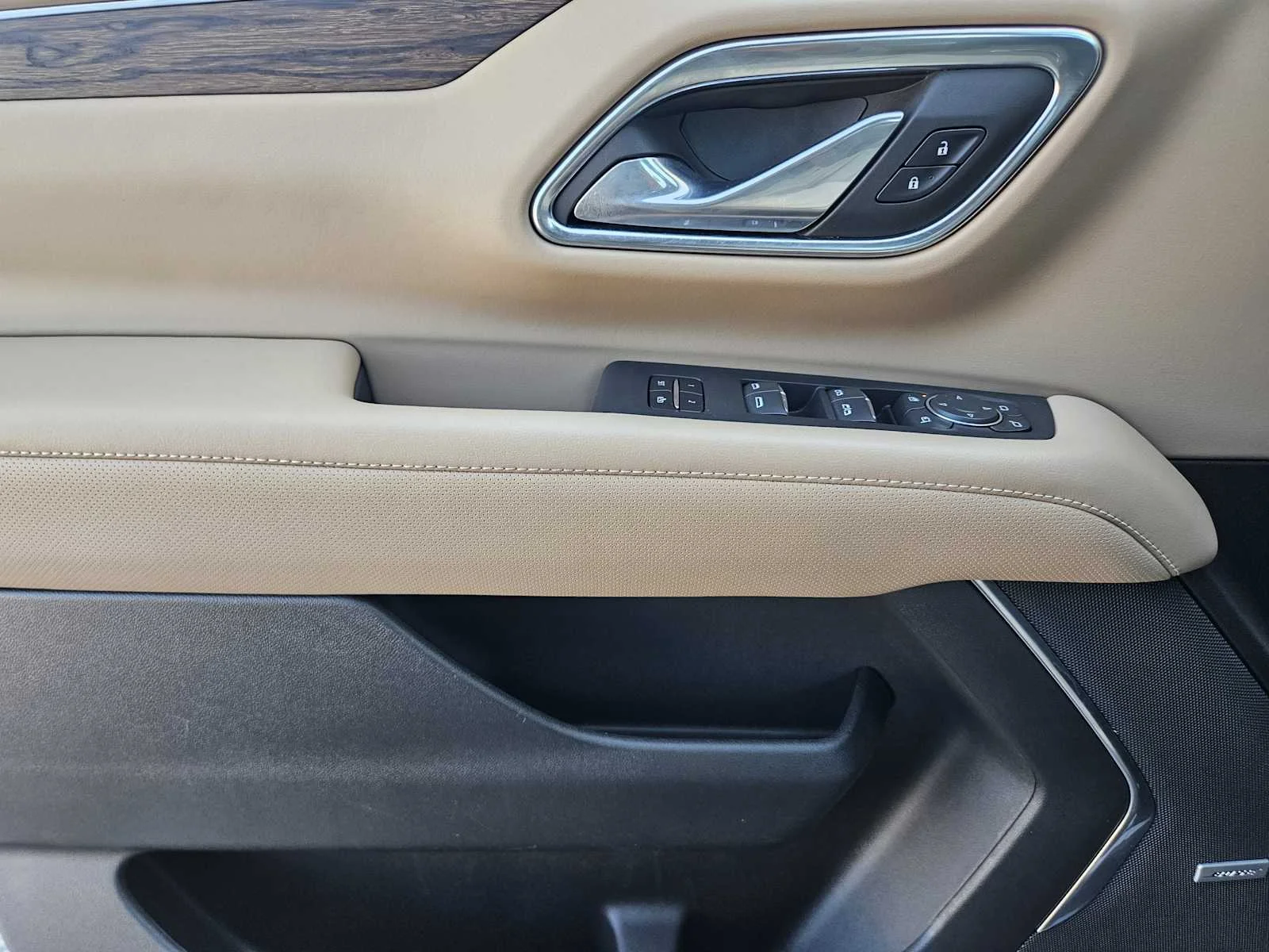 Used 2023 Empire Beige Metallic Chevrolet Premier image 18