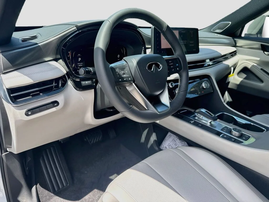 New 2027 White INFINITI LUXE image 9
